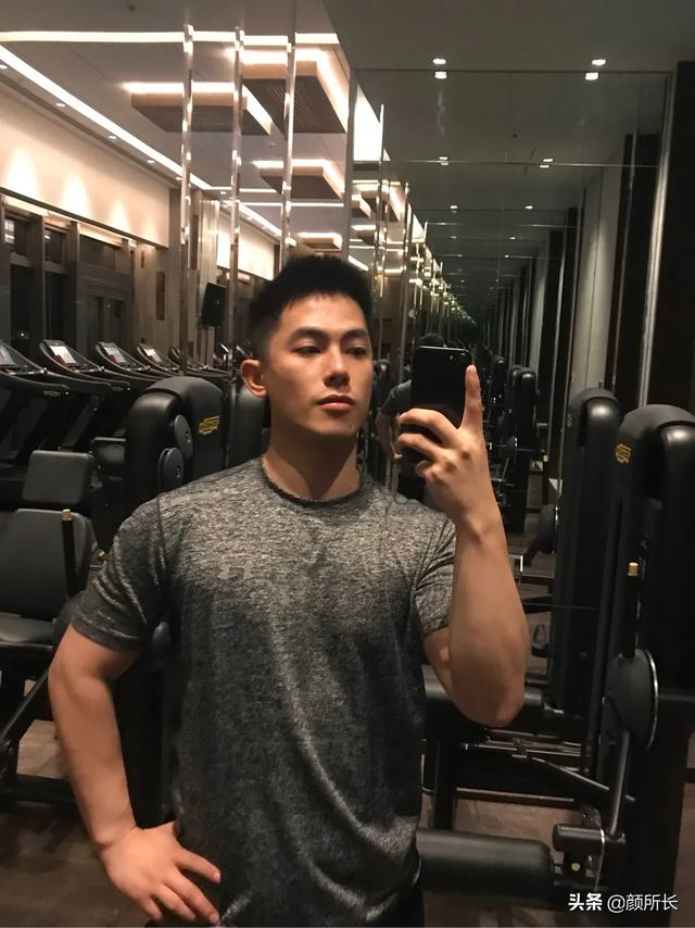 运动型肌肉帅哥,你可以吗?