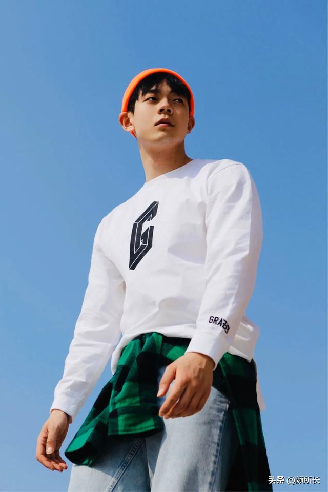 嘿,来签收你的正装男友!