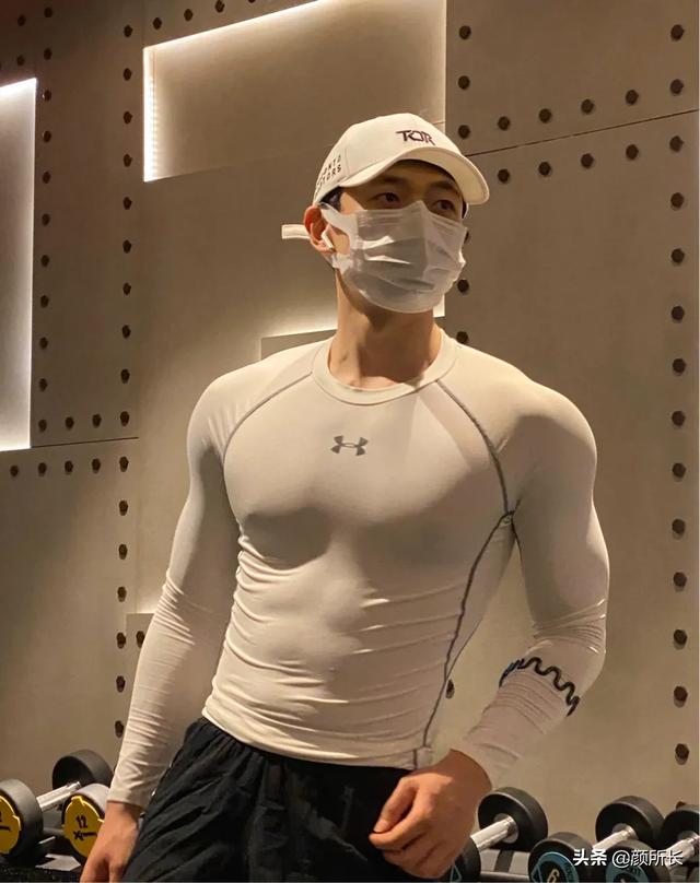 嘿,来签收你的正装男友!