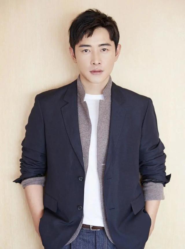 5年前的“徐姑姑”,带三四十双鞋进组,这穿搭真是绝了