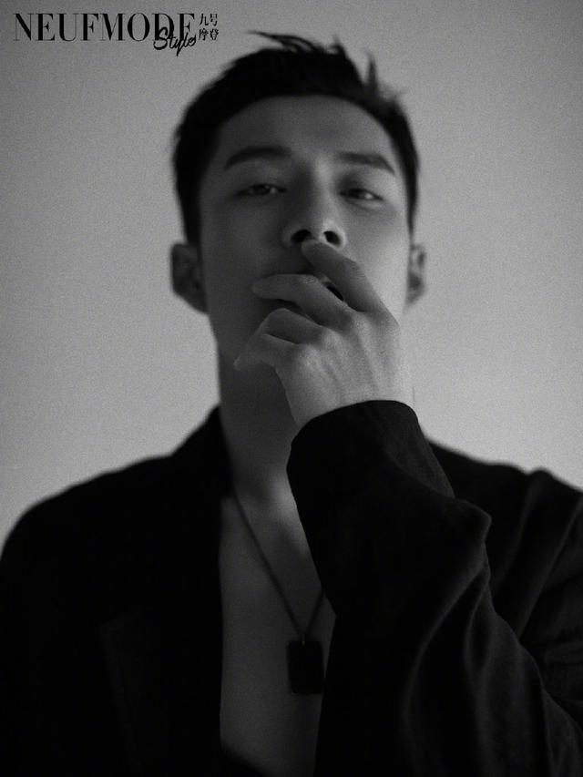 韩东君时尚大片,造型帅气十足,满满的硬汉风调!这身材很强悍