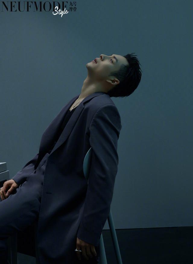 韩东君时尚大片,造型帅气十足,满满的硬汉风调!这身材很强悍