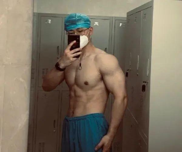 又一个北京肌肉医生刷屏,现在的医生都这么好了吗?