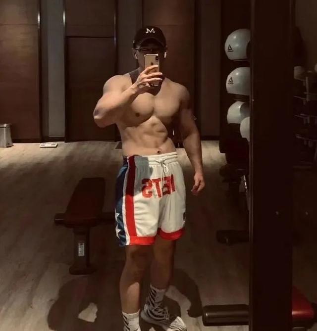 又一个北京肌肉医生刷屏,现在的医生都这么好了吗?