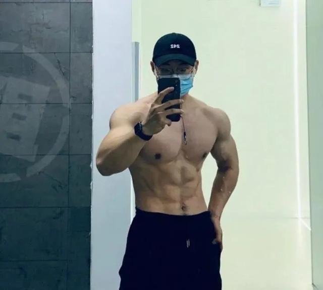 又一个北京肌肉医生刷屏,现在的医生都这么好了吗?