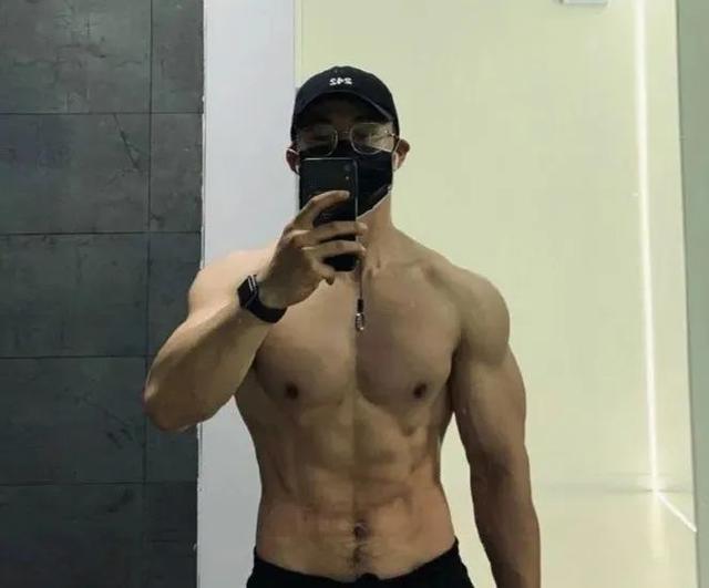 又一个北京肌肉医生刷屏,现在的医生都这么好了吗?