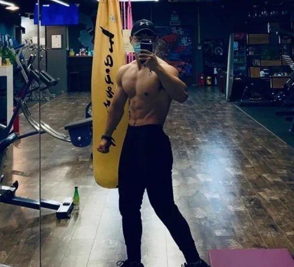 又一个北京肌肉医生刷屏,现在的医生都这么好了吗?