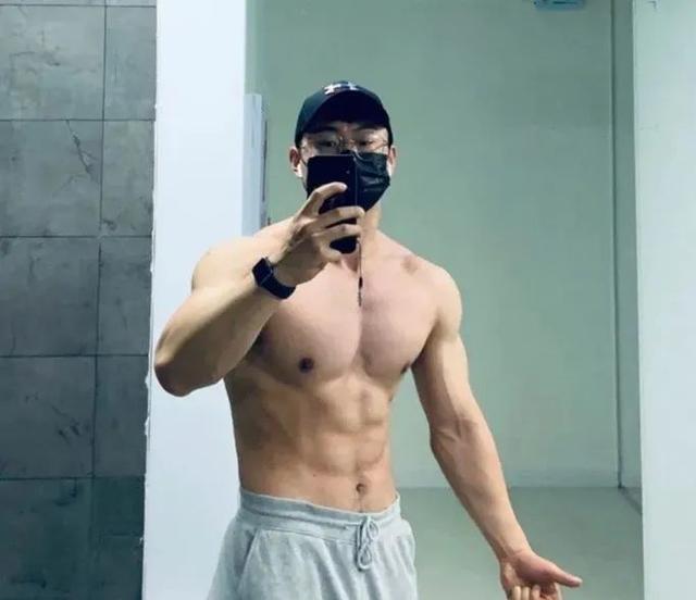 又一个北京肌肉医生刷屏,现在的医生都这么好了吗?