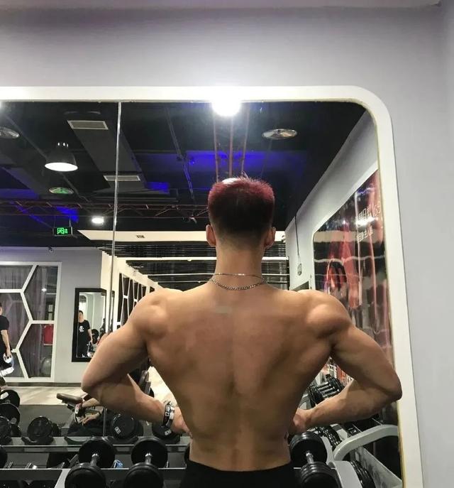 99年四川航空学院小哥,180CM大长腿这谁顶得住啊?