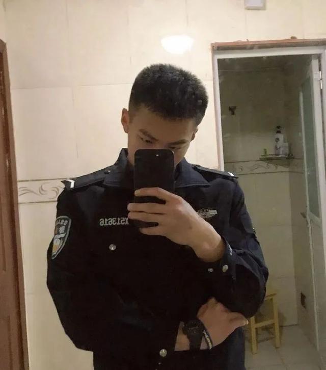 99年四川航空学院小哥,180CM大长腿这谁顶得住啊?