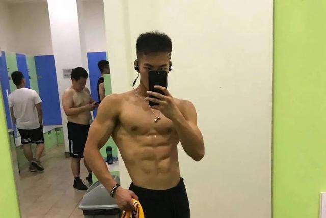 99年四川航空学院小哥,180CM大长腿这谁顶得住啊?