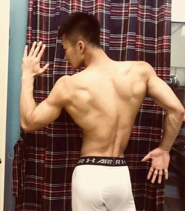 99年四川航空学院小哥,180CM大长腿这谁顶得住啊?