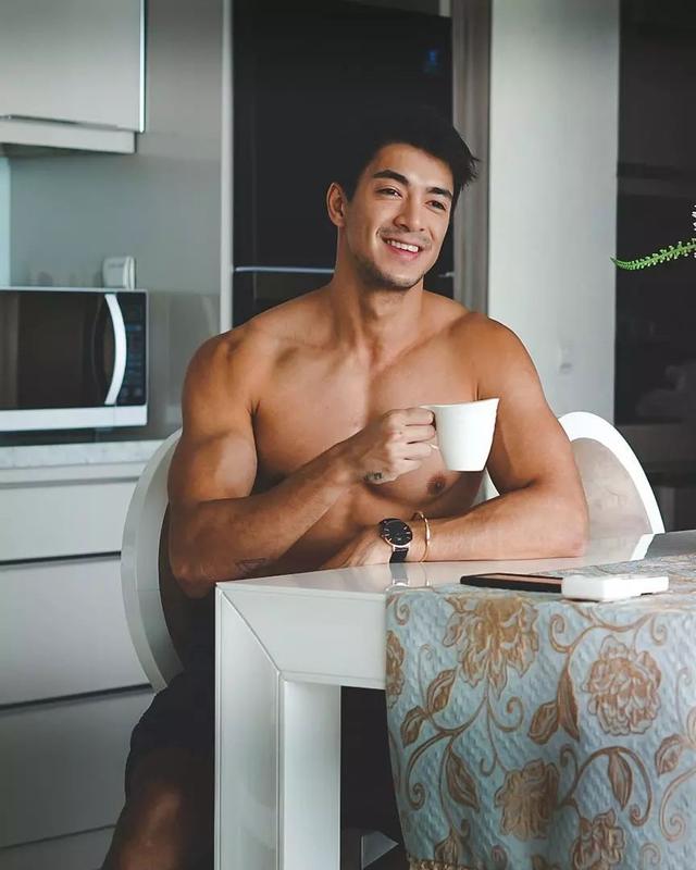 混血熟男被嘲年纪太大,克制欲望6年的他终于翻身了