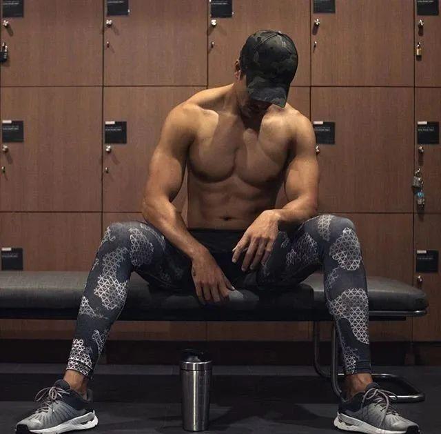 混血熟男被嘲年纪太大,克制欲望6年的他终于翻身了