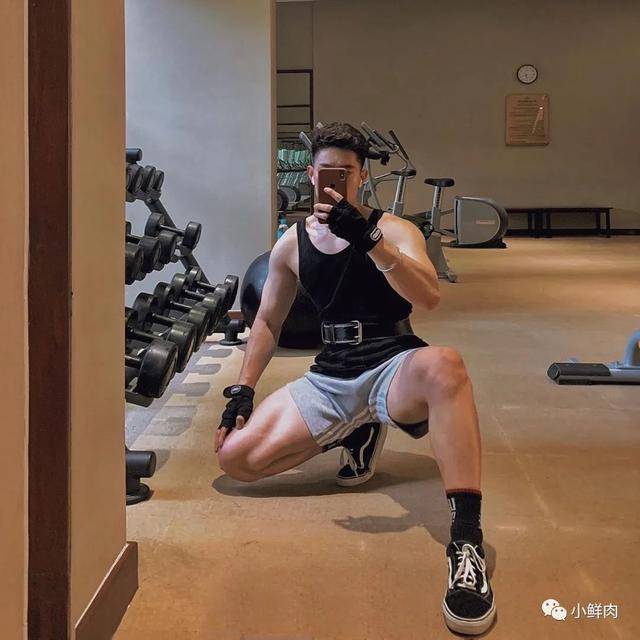 腰比毛若懿还软!96年瑜伽私教走红,小姐姐们都嫉妒了