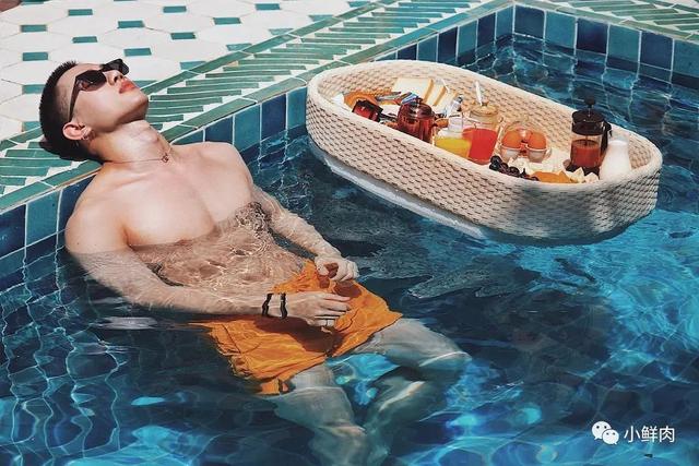 腰比毛若懿还软!96年瑜伽私教走红,小姐姐们都嫉妒了