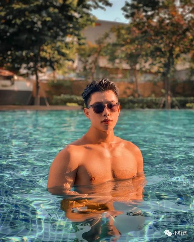 腰比毛若懿还软!96年瑜伽私教走红,小姐姐们都嫉妒了