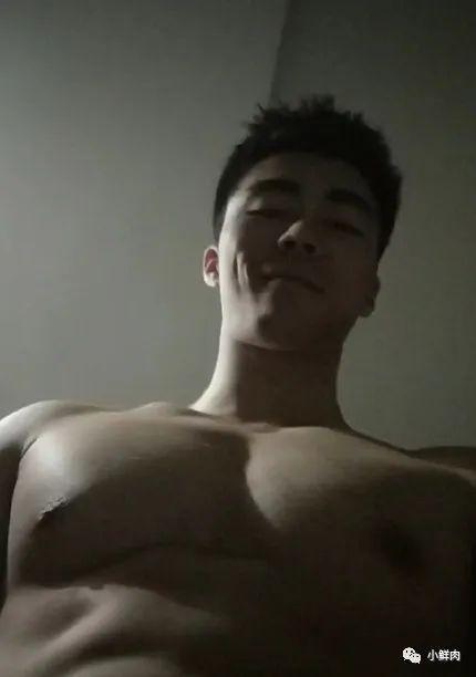 飞行员小哥上相亲节目火了,条顺颜高小姐姐不淡定了