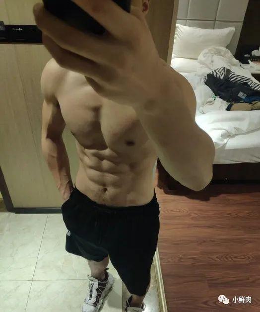 飞行员小哥上相亲节目火了,条顺颜高小姐姐不淡定了