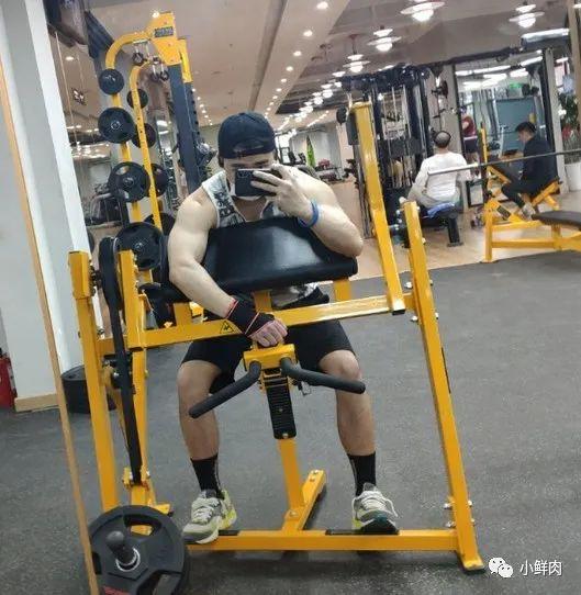 飞行员小哥上相亲节目火了,条顺颜高小姐姐不淡定了