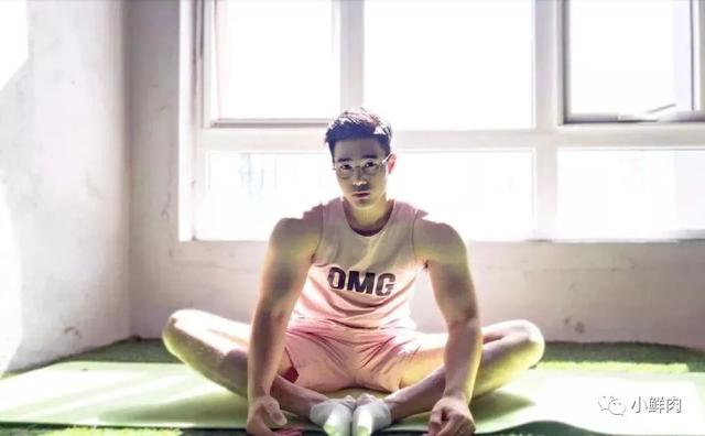 广州95后数学老师走红!这明明是男团出道的颜值啊