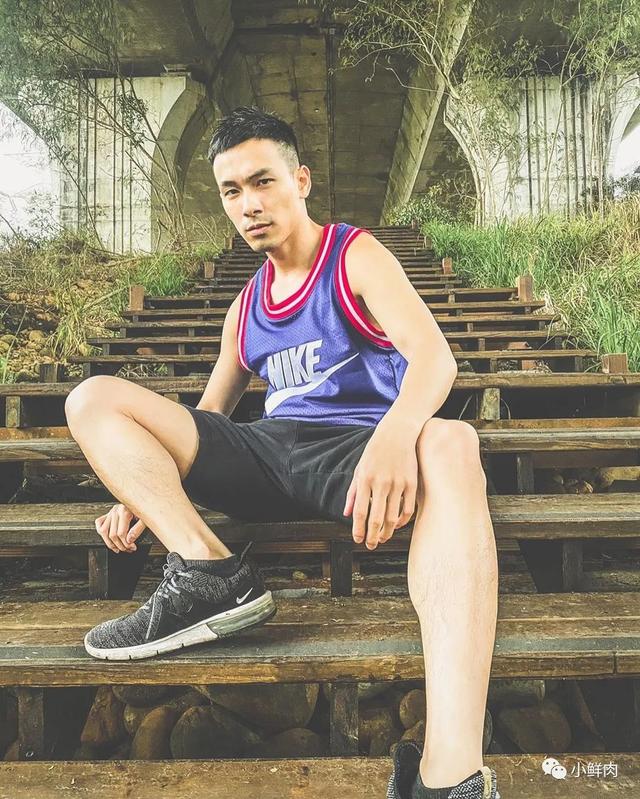 广州95后数学老师走红!这明明是男团出道的颜值啊