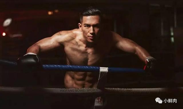 广州95后数学老师走红!这明明是男团出道的颜值啊