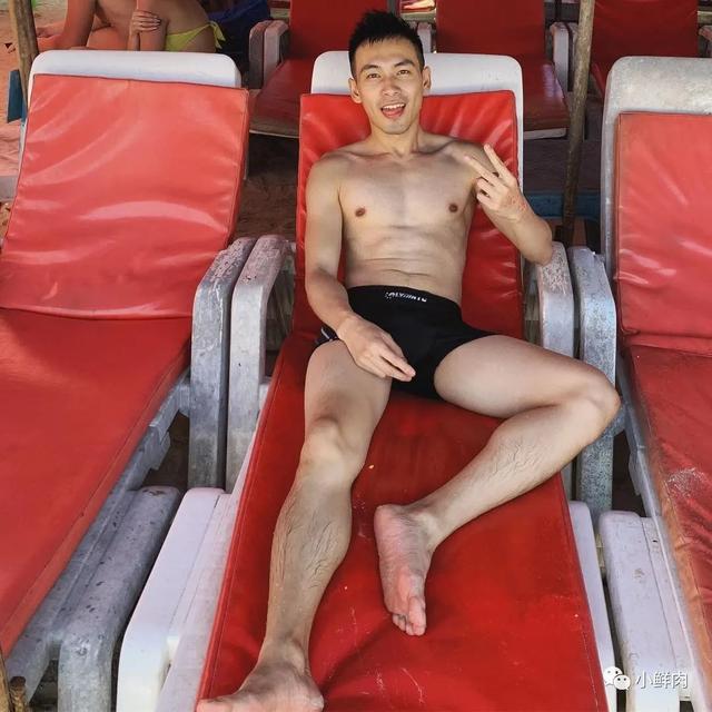 广州95后数学老师走红!这明明是男团出道的颜值啊