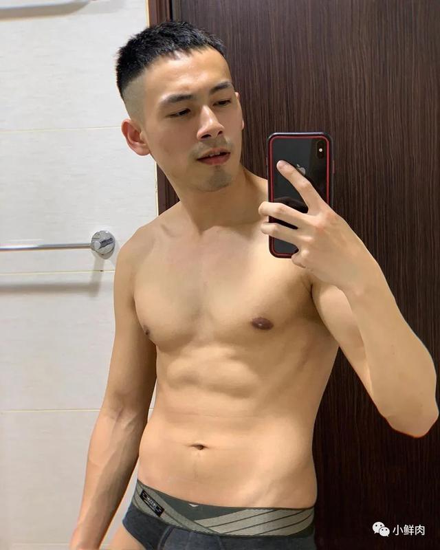 广州95后数学老师走红!这明明是男团出道的颜值啊