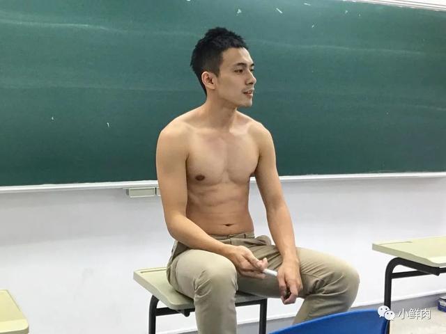 广州95后数学老师走红!这明明是男团出道的颜值啊