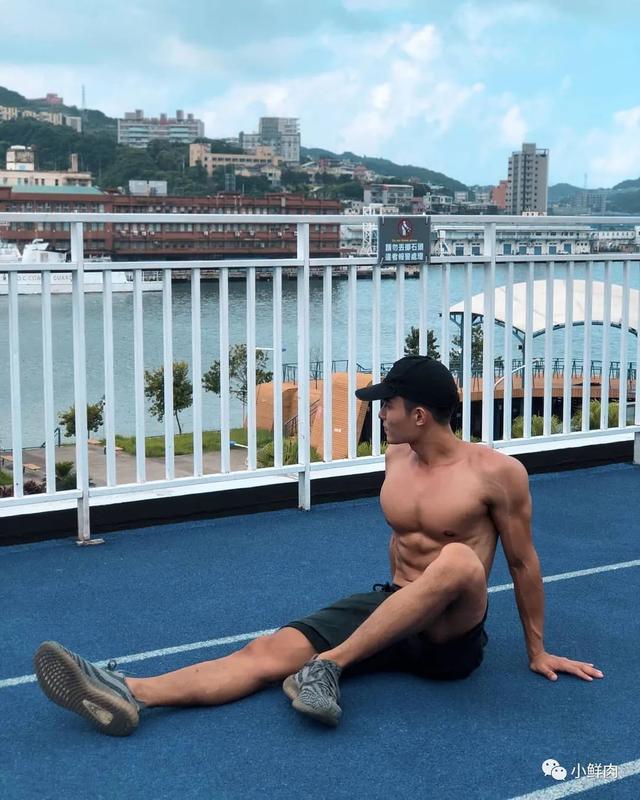 肌肉帅哥教练到底有多拼?身材逆袭不输彭于晏