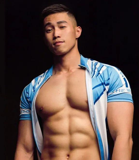 铁人三项紧身衣小哥火了,这看点跟陈艾森不分伯仲?!