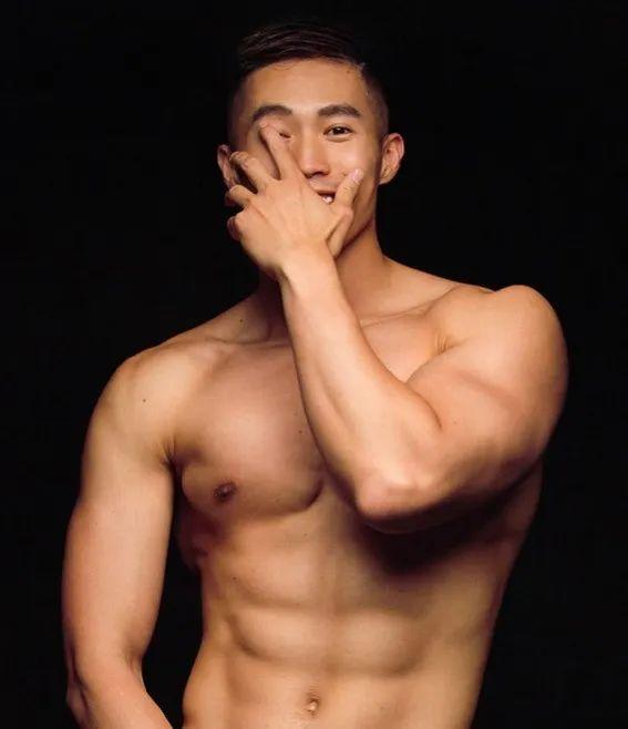 铁人三项紧身衣小哥火了,这看点跟陈艾森不分伯仲?!