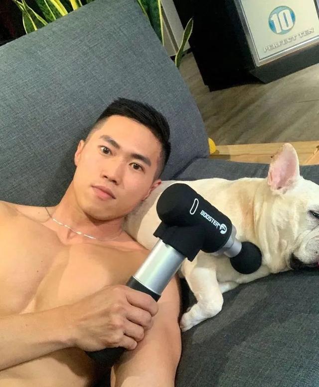 铁人三项紧身衣小哥火了,这看点跟陈艾森不分伯仲?!