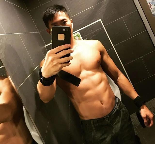 铁人三项紧身衣小哥火了,这看点跟陈艾森不分伯仲?!