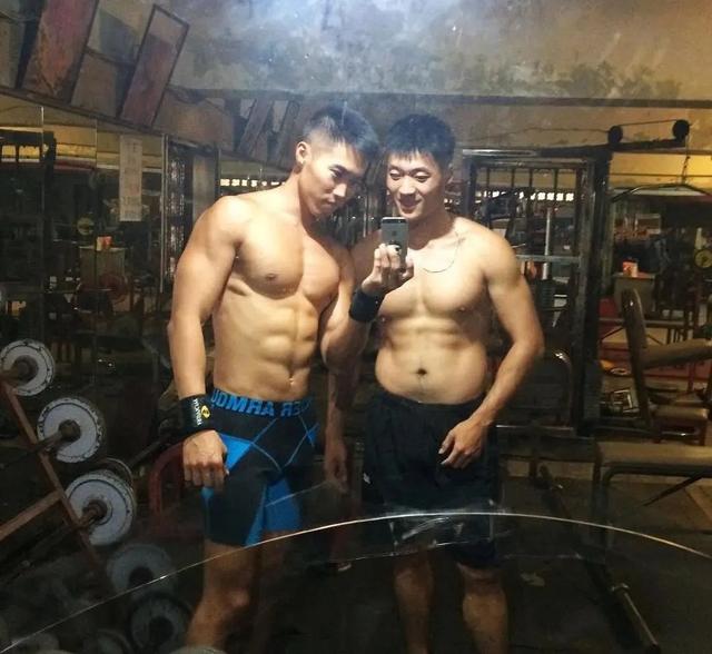 铁人三项紧身衣小哥火了,这看点跟陈艾森不分伯仲?!