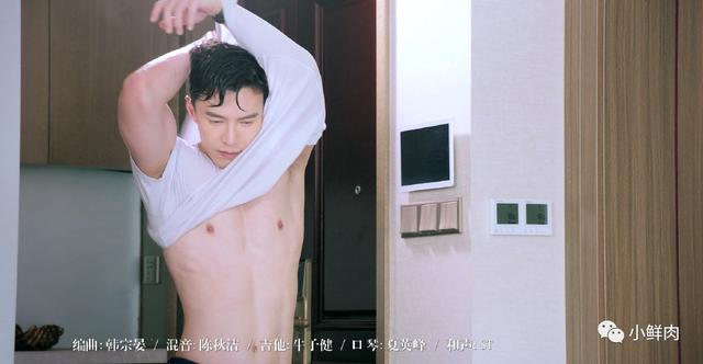 王冠逸新剧晒牛奶胸肌,网友们直呼:这也太犯规了吧