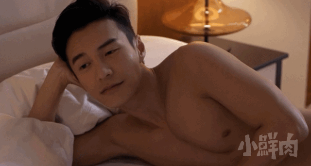 王冠逸新剧晒牛奶胸肌,网友们直呼:这也太犯规了吧