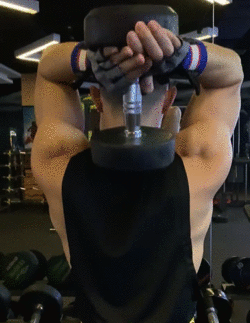 96年广州寸头小哥火了,为什么健身后越来越帅?