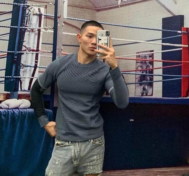 96年广州寸头小哥火了,为什么健身后越来越帅?