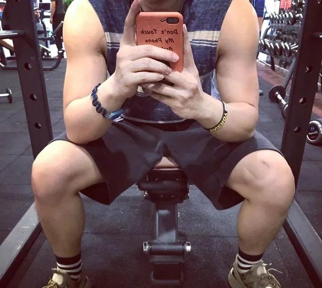 96年广州寸头小哥火了,为什么健身后越来越帅?