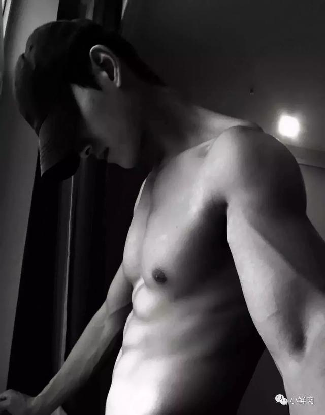 大二被海岩相中出道,张峻宁为什么一直都不火?