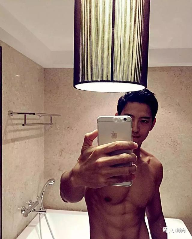 大二被海岩相中出道,张峻宁为什么一直都不火?