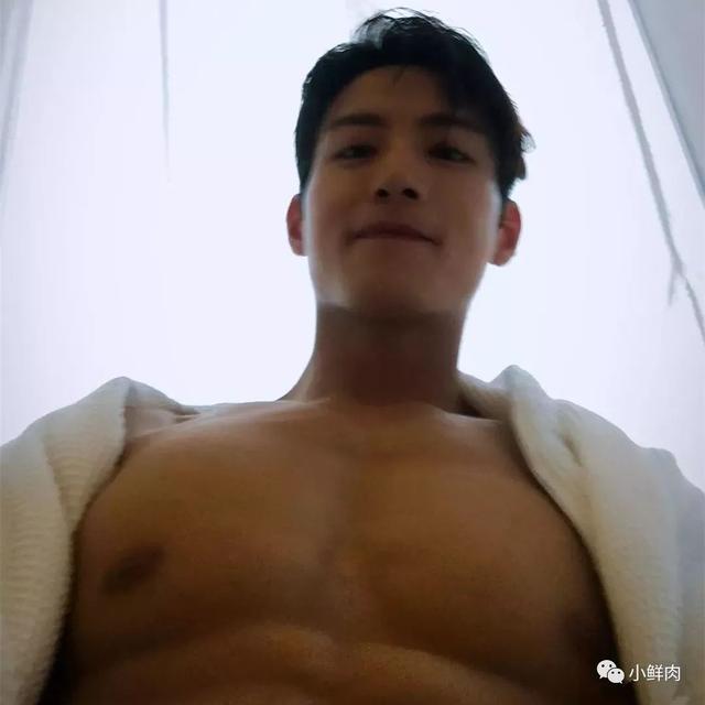 大二被海岩相中出道,张峻宁为什么一直都不火?