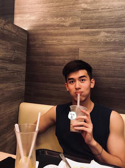 鼻子比黄轩的都大,星海学院校草太太太帅了!