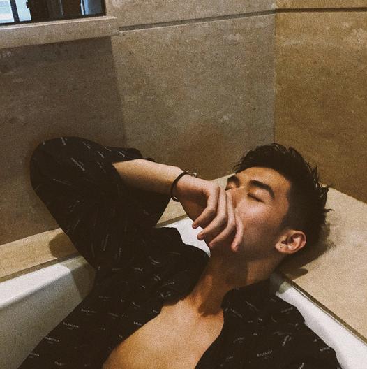 鼻子比黄轩的都大,星海学院校草太太太帅了!