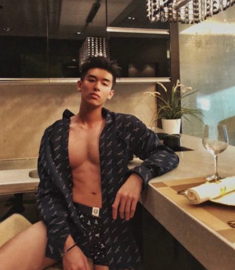 鼻子比黄轩的都大,星海学院校草太太太帅了!