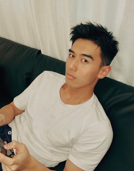 鼻子比黄轩的都大,星海学院校草太太太帅了!