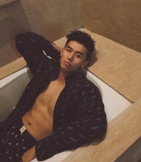 鼻子比黄轩的都大,星海学院校草太太太帅了!