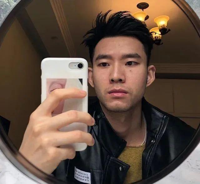 寸头大鼻子网红硬照一览,这腱子肉不输张云龙韩东君!